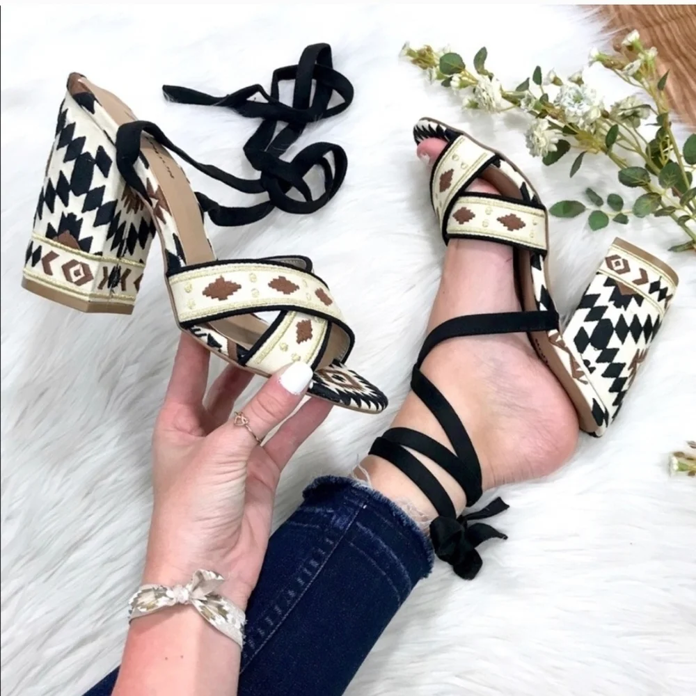 RELISTING SOON Lace up Heeled Sandals Size 7 Tribal Aztec Block Heels - Picture 1 of 16